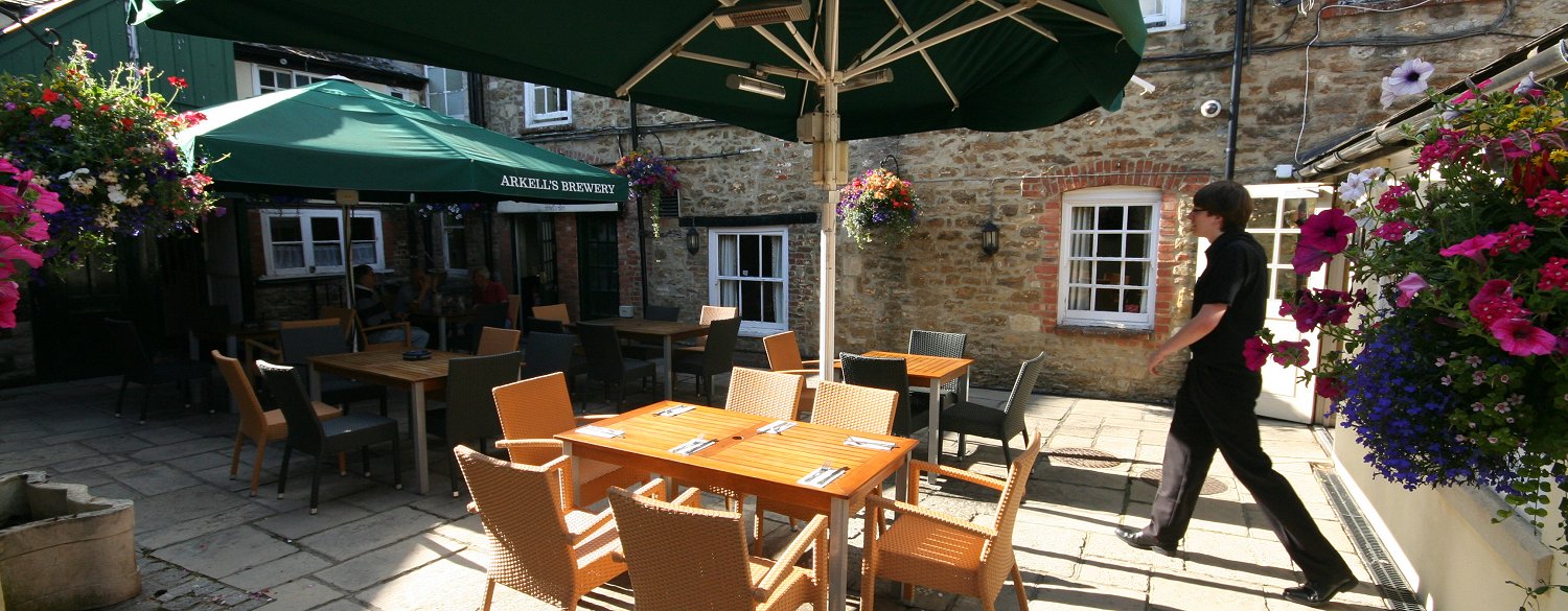 Saracens Head bar, Highworth, Swindon